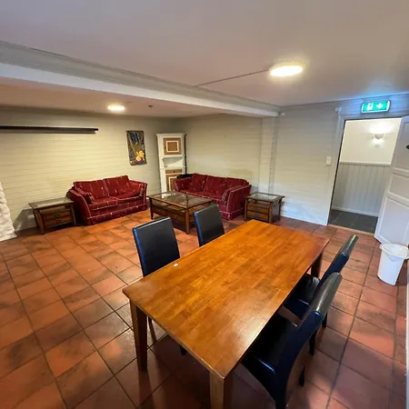 Svanetangen Ferie Og Fritid بيت شباب برغن